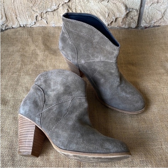 Sole Society Alba Style khaki Gray Boots Ankle
Size 7 1/2 - Picture 11 of 12